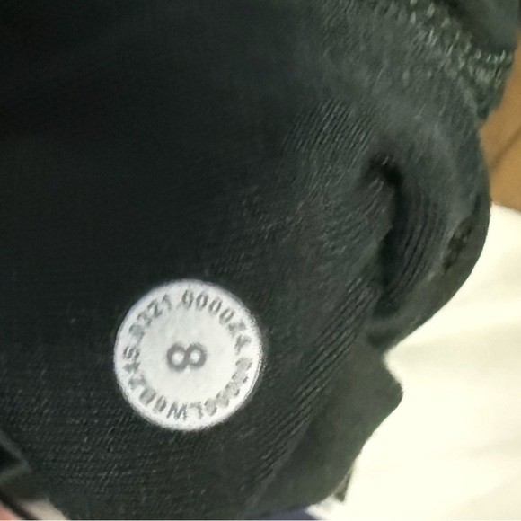 Lululemon Wunder Under Scallop
Crop Leggings size 8 - Picture 9 of 9